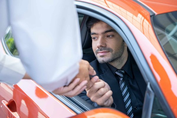Optez pour la commodité d'un voiturier à l'aéroport de Lyon