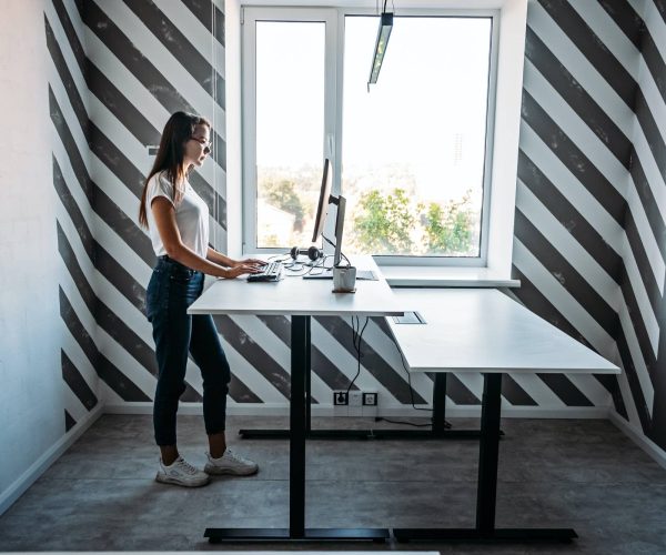 Bureau debout : révolutionnez votre espace de travail pour plus de bien-être